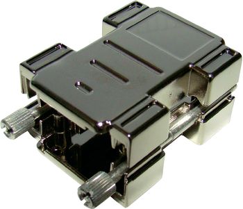 Boîtier d'adaptateur D-SUB avec grand compartiment de câbles interne